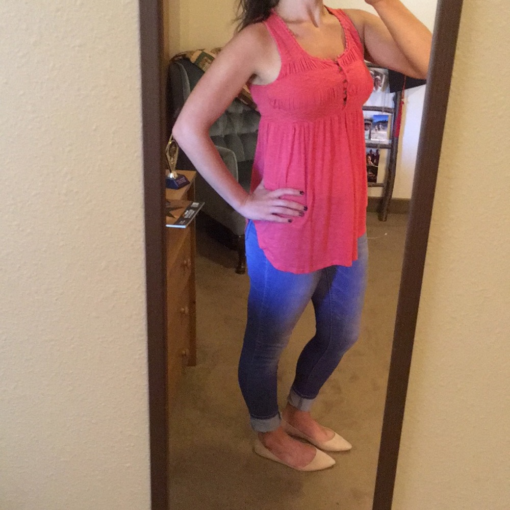 Blue jeans and tank top - Picture 2 of 4